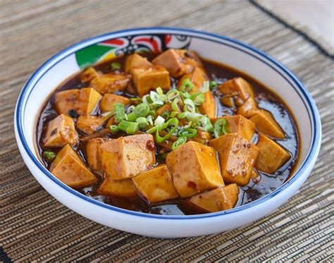  Mapo Doufu: Onko Mausteinen Tofu-Padan Kuumuus Aavemainen Kun Yhtäällä Ei Löytyjä Pippuria?