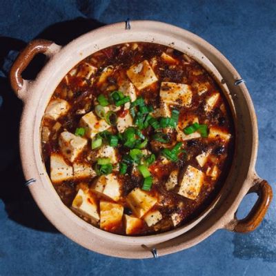  Huizhou Mapo Tofu: Entä Jos Lisäisimme Vähäisen Tulisemman Makumaailmaan ja Pehmeän Silkkisen Tekstuurin?