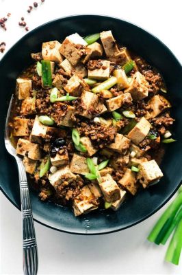  Mapo Tofu: Uskomattoman Maun ja Tulesta Kuhisevan Textuurin Yhdistelmä?