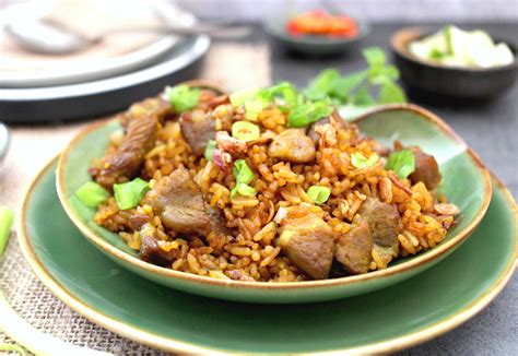  Nasi Goreng Kambing: Kirjavat Maut ja Vapautuva Savu Etenevät Suuhun!