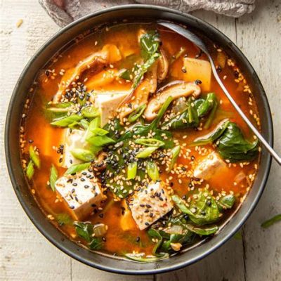  Suizhoun Tofu Soup: Erittäin Umamikeitto Täynnä Herkullisia Tuoreita Kasviksia!